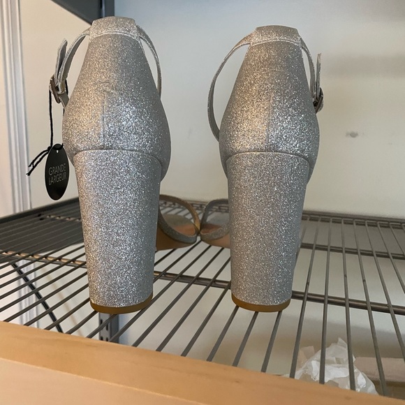 Silver party shoes- plus size ladies - Picture 3 of 4